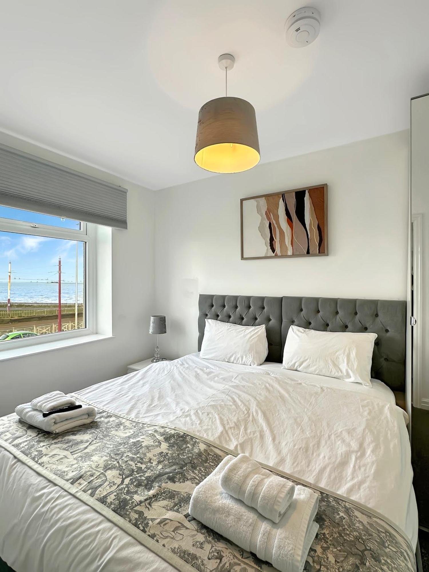 Granada Apartments Queen'S Promenade Blackpool Dış mekan fotoğraf