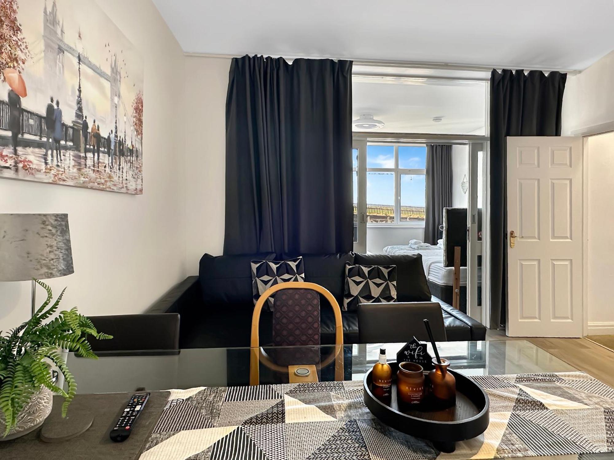 Granada Apartments Queen'S Promenade Blackpool Dış mekan fotoğraf